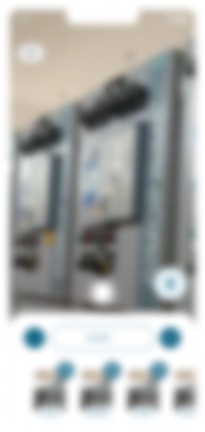 Blurred camera screen of the guided photo capture with the current view's label at the top, a large viewfinder and a counter at the bottom